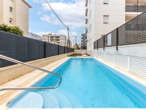 L'Eau, Bâtiment, Nuage, Ciel, Fenêtre, Piscine, Ligne, Composite, Loisir, Immobilier