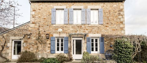 Propriété, Bâtiment, Meubles, Confort, Bleu Azur, Design Intérieur, Fenêtre, Bois, Cadre De Lit, Oreiller