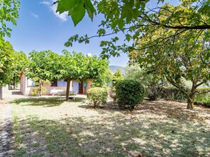 Ciel, Montagne, Jour, Bâtiment, Plante, Paysage Naturel, Maison, Végétation, Montagnes, Arbre