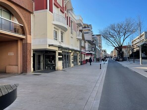 Road Surface, Town, Neighbourhood, Public Space, Street, Urban Design, Sidewalk, Mixed-Use, Apartment