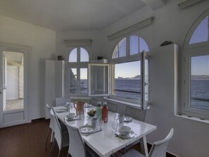 Ciel, Plante, Nuage, Propriété, Bâtiment, Fenêtre, Arbre, Maison, Paysage Naturel, Immobilier