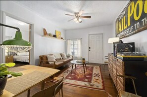 Dining table with retro finishes throughout