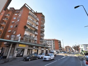 Plante, Ciel, Ombre, Arbre, Asphalte, Arecales, Bâtiment, Voiture, Paysage, Loisir