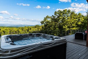 Relaxing Hot Tub With a View!