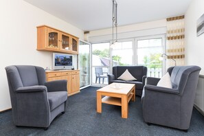 Wohnzimmer mit integriertem Küchenbereich