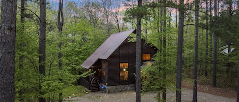 Relax in the romantic privacy of the pines at Star Creek