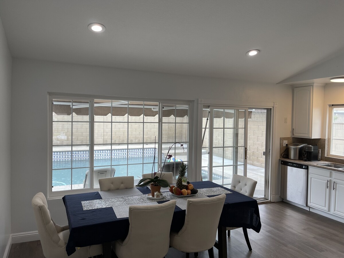 Beautiful Home w/Pool- 0.6 mi Knotts-6 mi. Disney.