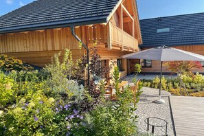 Stugans exteriör [sommar]