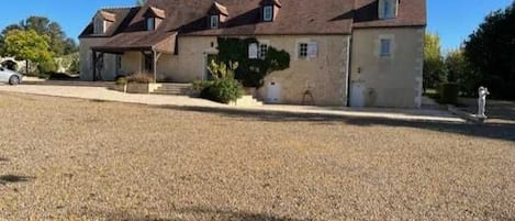 Maison familiale, avec terrain de petanque, baby foot ... https://medias.cloudspire.io/rooms/H72G022824/H72G022824_63ed0b67d2b91.png?t=eyJ3aWR0aCI6MTYwMCwiaGVpZ2h0IjoxMjAwLCJtb2RlIjoicmVzaXplIn0=