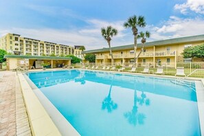 Enjoy the deepest pool on the island, perfect for a refreshing swim and family fun! 🏊‍♂️☀️