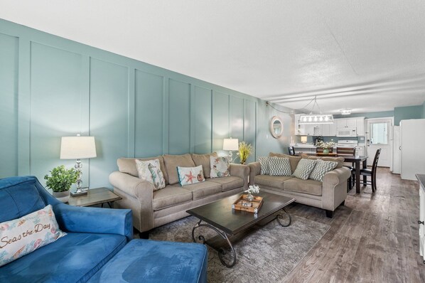 The spacious living room comfortably seats 6, featuring a smart TV and an open layout! ️