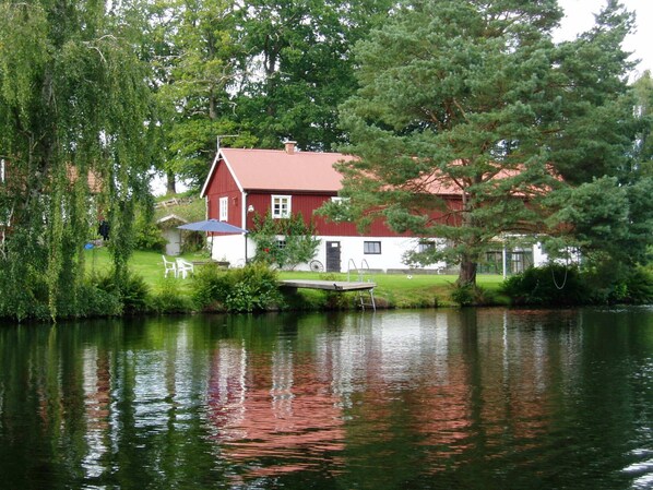 Från ån.