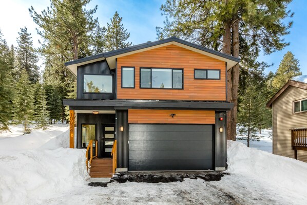 Tahoe Alpenglow Properties - Pine Cone Place