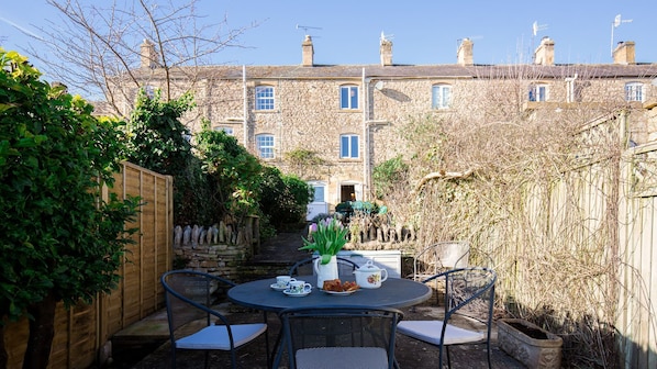 Cottage Garden, Swift Cottage, Bolthole Retreats