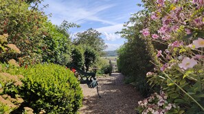 Garden, Swift Cottage, Bolthole Retreats