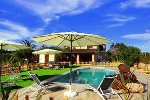 Sehr schöner Pool bereich mit Privatsphäre