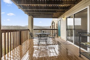 Balcony with outdoor seating for 4