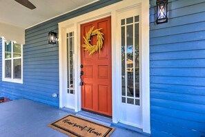 Front Entrance / Porch