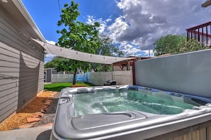 Outdoor spa tub