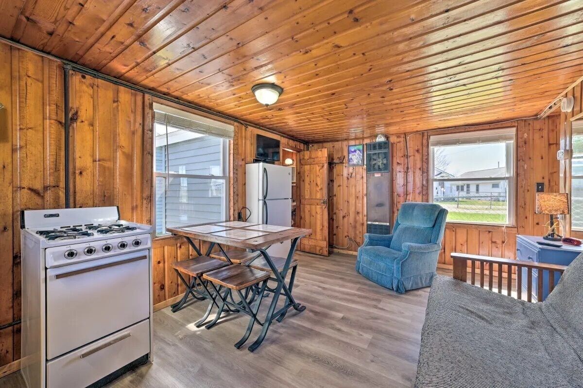 Full Cabin: 21 Steps to the Lake!  PET FRIENDLY!