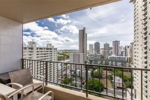 Lanai has panoramic views from the Koolau Mountain range, to the ocean.