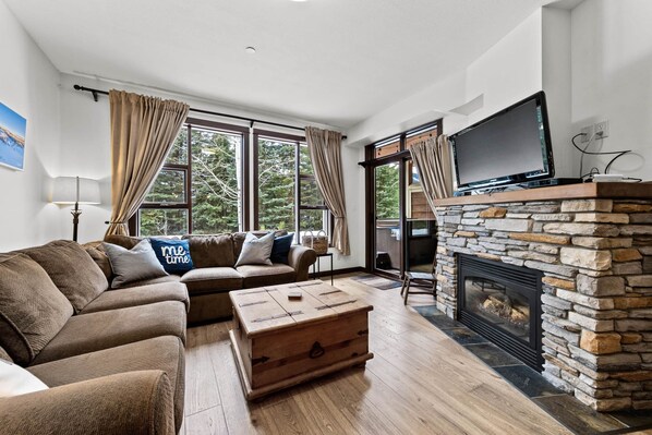 Living room with gas fireplace and direct access to hot tub