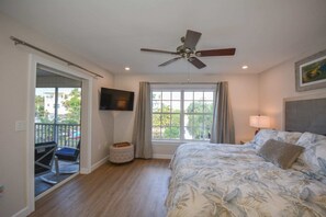 Spacious master bedroom (Samsung TV included)