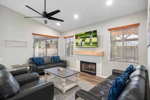 Family Room with TV. Seating for 8.
Fireplace is for decorative use only.