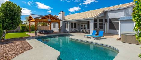 Your Backyard Oasis. Heated Pool, Spa, Putting Green, Gazebo & 6 Lounge Chairs