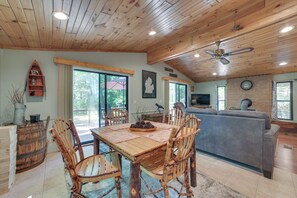 Dining Area | Dishware & Flatware Provided