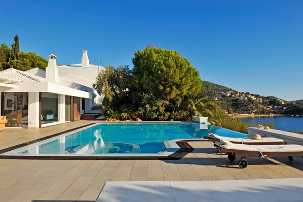 Super Luxury Skiathos Villa | Seven Stunning Bedroom Suites | Villa Daphne | Achliades