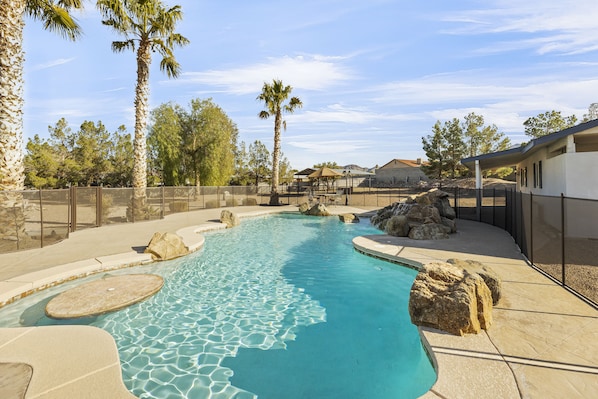 Beautiful central pool in the middle of the property - with table in pool!