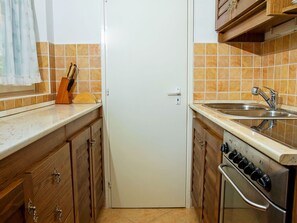 Cabinetry, Building, Property, Sink, Kitchen Sink, Tap, Countertop, Plumbing Fixture, Kitchen, Window