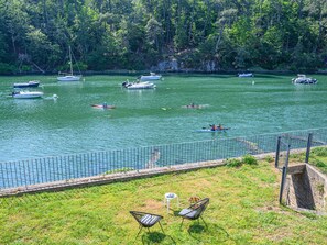 Water, Plant, Boat, Green, Tree, Nature, Botany, Lake, Watercraft, Grass