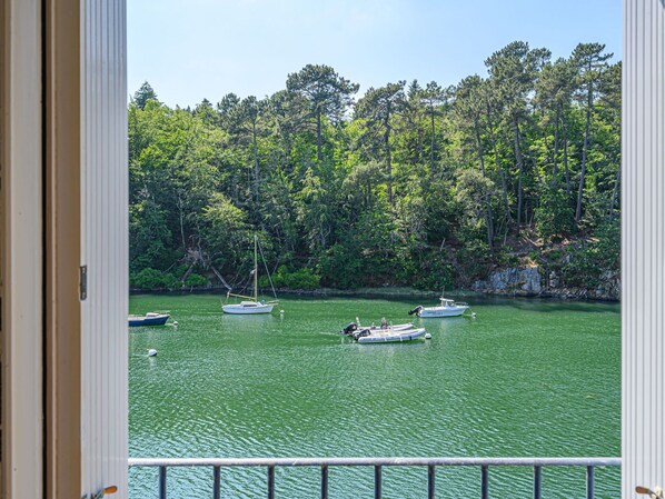 Water, Sky, Plant, Boat, Property, Tree, Grass, Body Of Water, Rectangle, Natural Landscape