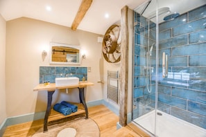 Little Barford Mill Bedroom 3 Ensuite - StayCotswold