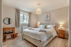 Cedar Cottage Master Bedroom - StayCotswold