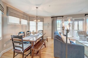 Dining Room Area--- Large Dining Table 