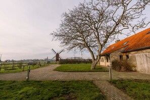 Garden with view on the windmill