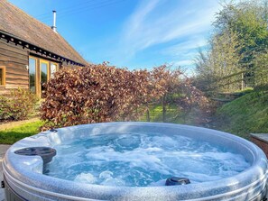 Hot tub | The Learpool Barn, Welland, near Malvern