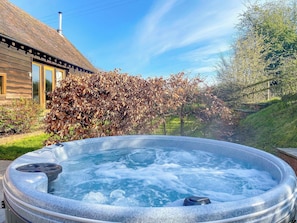 Hot tub | The Learpool Barn, Welland, near Malvern