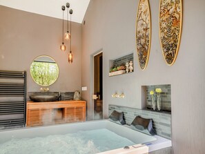 Bathroom | The Learpool Barn, Welland, near Malvern
