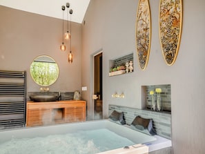Bathroom | The Learpool Barn, Welland, near Malvern