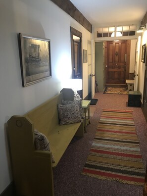 common hallway (with laundry)