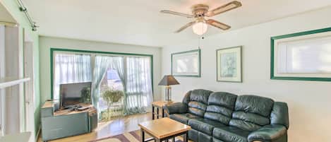 Neenah Vacation Rental | 4BR | 2BA | 2,000 Sq Ft | Stairs Required to Enter
