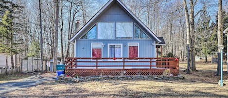 Tobyhanna Vacation Rental | 2BR | 2BA | 1,100 Sq Ft | Stairs Required to Access