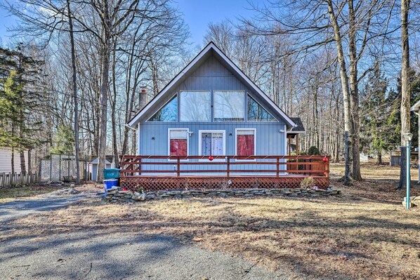 Tobyhanna Vacation Rental | 2BR | 2BA | 1,100 Sq Ft | Stairs Required to Access