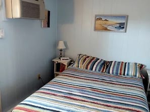 Queen bed in Bedroom