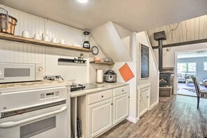 Oven and 2 burner hotplate