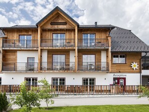 Nuage, Bâtiment, Plante, Fenêtre, Ciel, Maison, Lot Terre, Arbre, Quartier, Bois